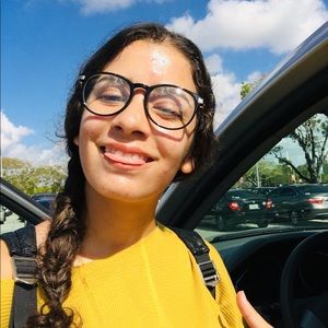 Meet your Posher, Julissa